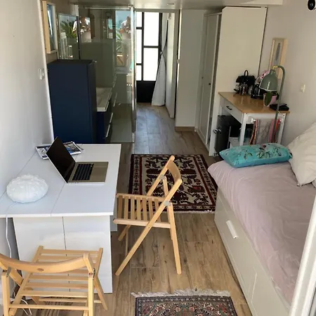 Pres Gare Et Bed & Breakfast Hyères