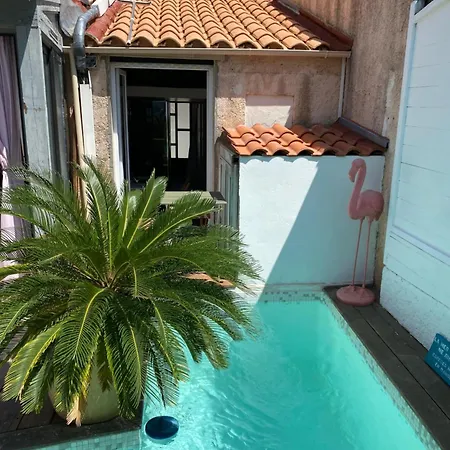 Pres Gare Et Bed & Breakfast Hyères