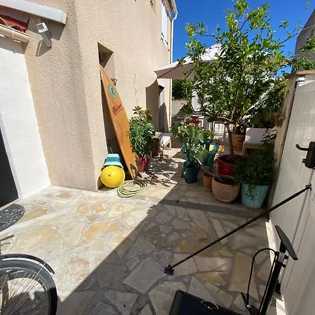 Pres Gare Et Bed & Breakfast 3*