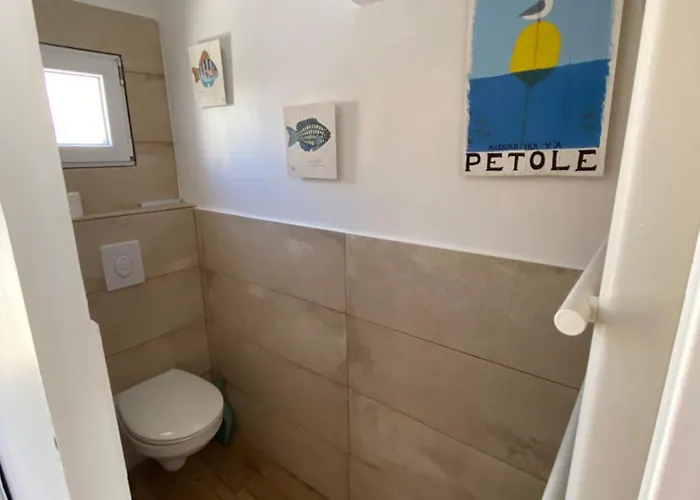 Près Gare Et Bed & Breakfast 3*