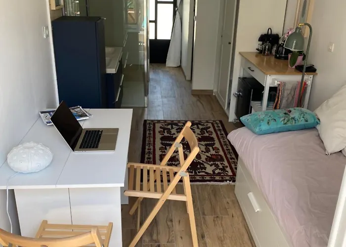 Près Gare Et Bed & Breakfast Hyères