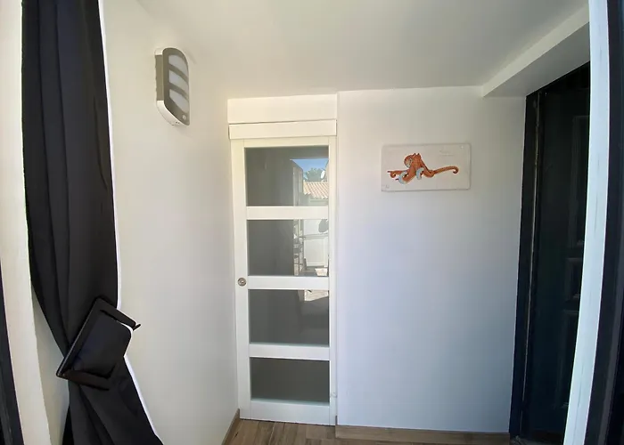 Près Gare Et Bed & Breakfast 3*