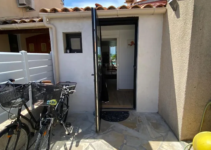 Près Gare Et Bed & Breakfast Hyères