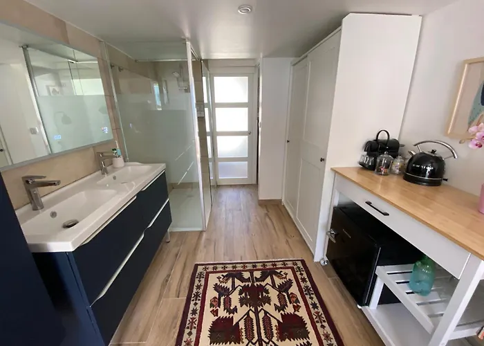 Près Gare Et Bed & Breakfast