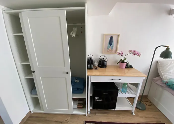 Près Gare Et Bed & Breakfast Hyères